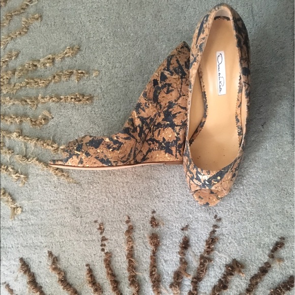 Oscar de la Renta Wedges - Picture 2 of 7