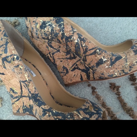 Oscar de la Renta Wedges - Picture 6 of 7