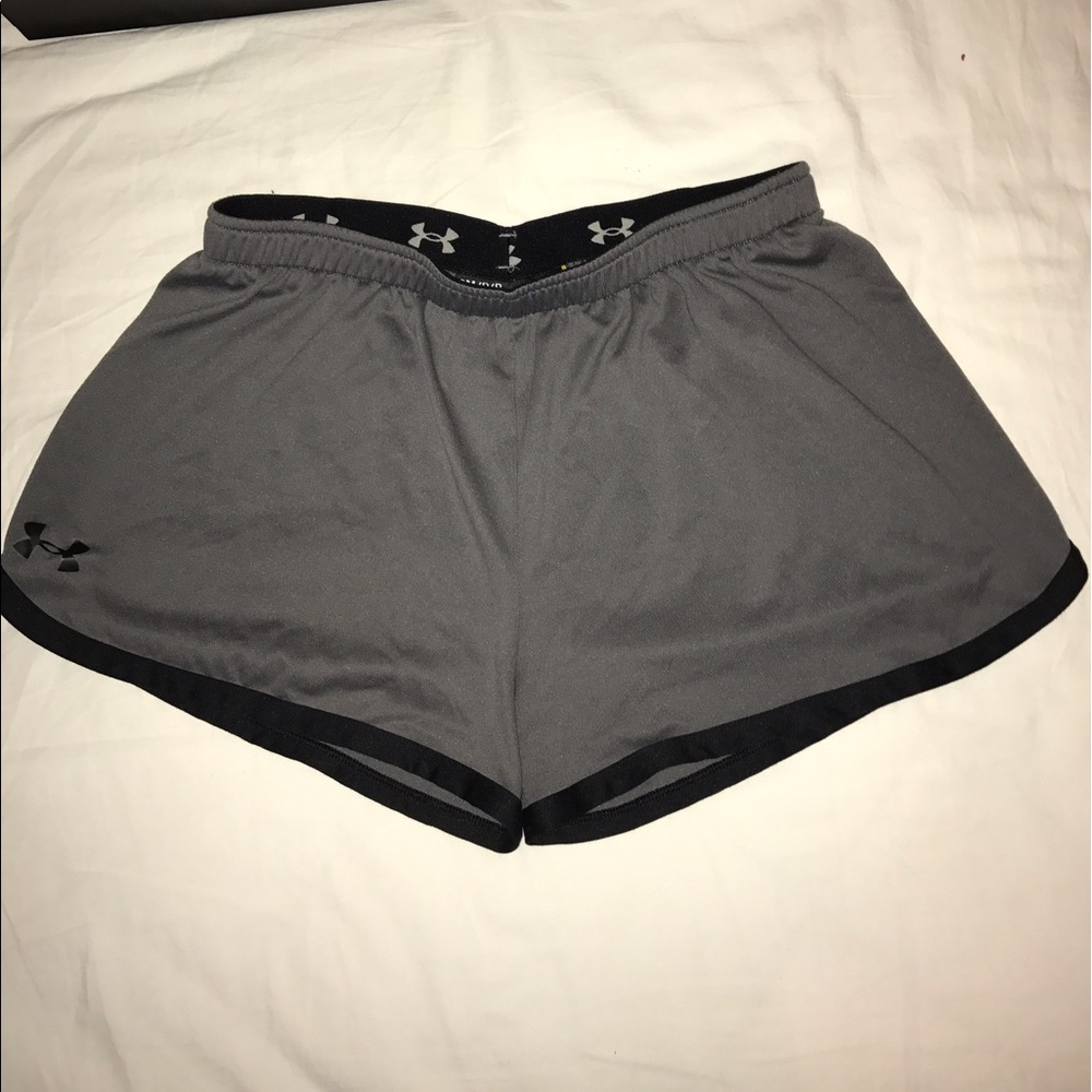 Under armour cute grey and black shorts