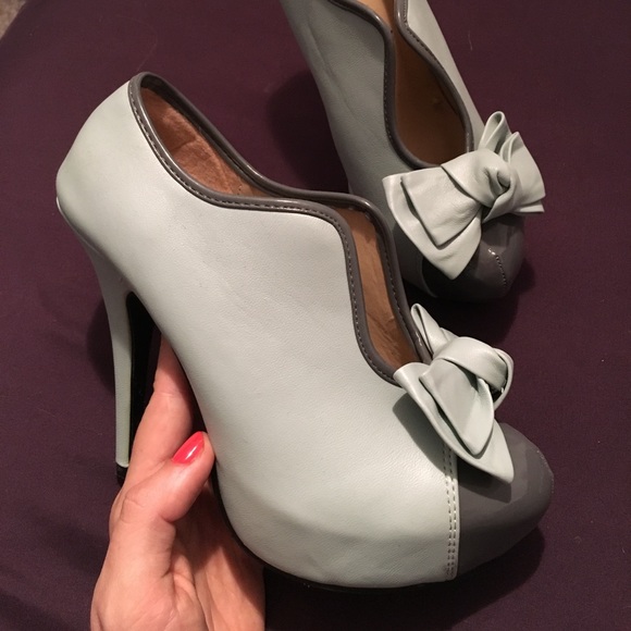 Minty blue bow heels - Picture 2 of 3