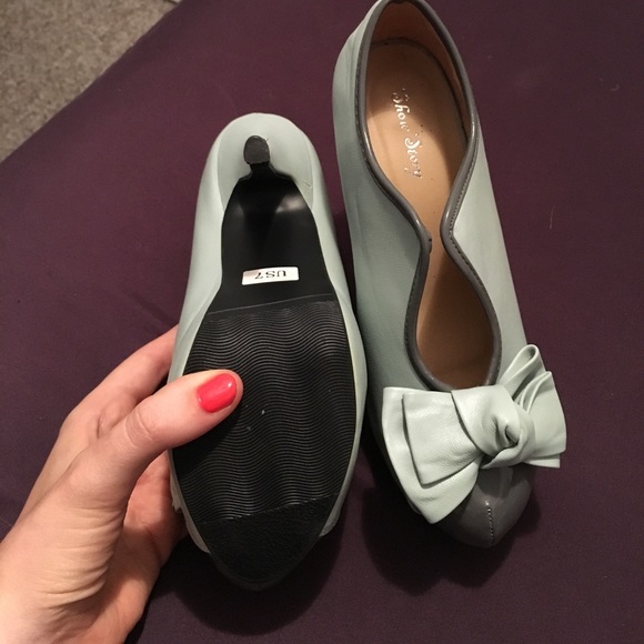 Minty blue bow heels - Picture 3 of 3