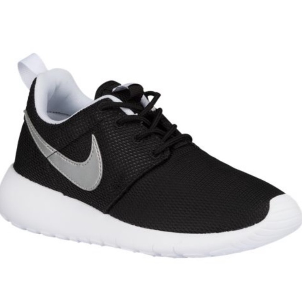 Black Nike Roshe