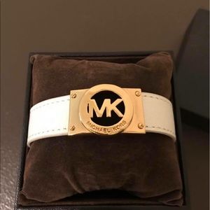 Micheal kors bracelet never worn.