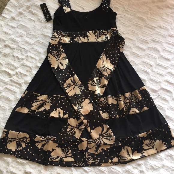 🍄Maggie Botique Black dress🍄 - Picture 5 of 8