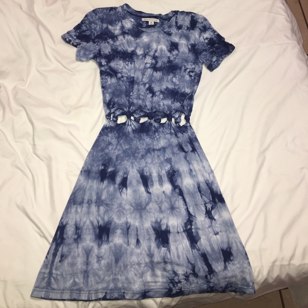 blue tie-dye dress