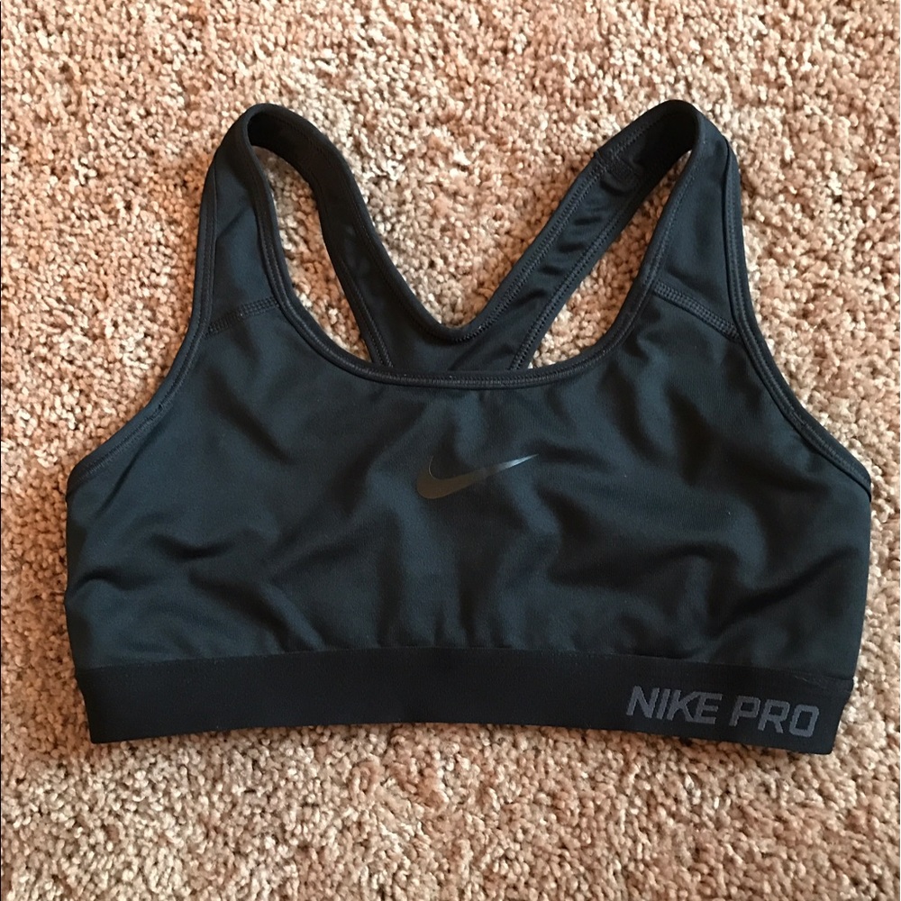 Black Nike Pro sports bra