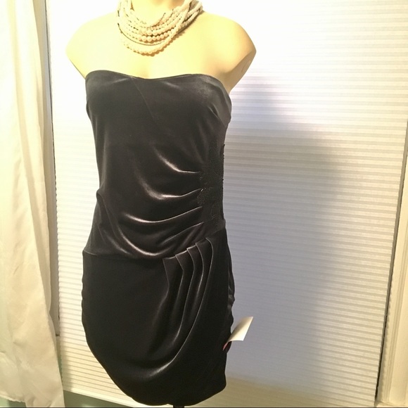 ASOS Velvet Strapless Mini Dress NWT - Picture 2 of 8