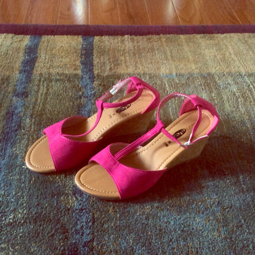 Fuchsia Wedges