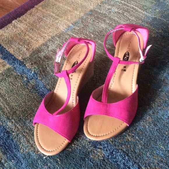 Fuchsia Wedges - Picture 2 of 3