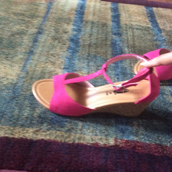 Fuchsia Wedges - Picture 3 of 3