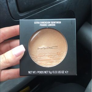 MAC Extra dimension skinfinish in Oh! Darling