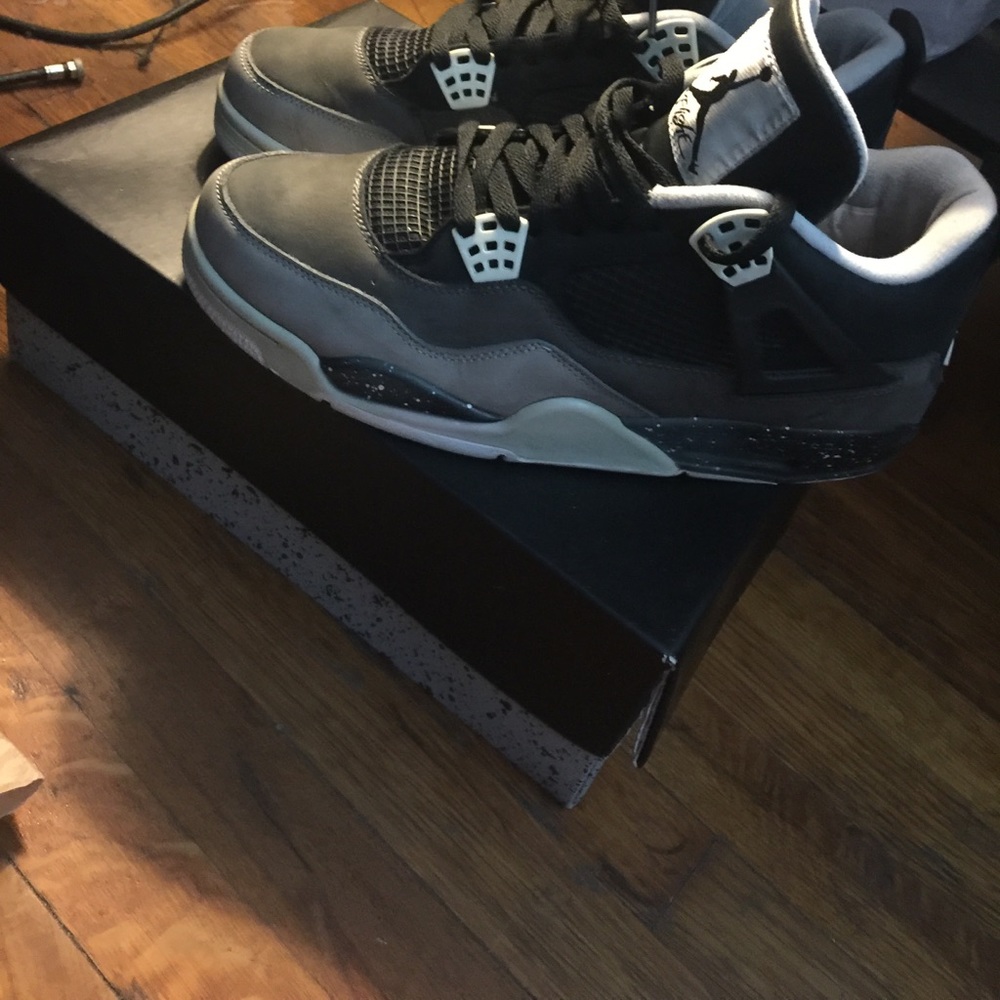 Jordan 4 "Fear"