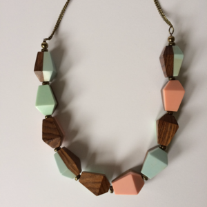 Old Navy, Multimedia necklace