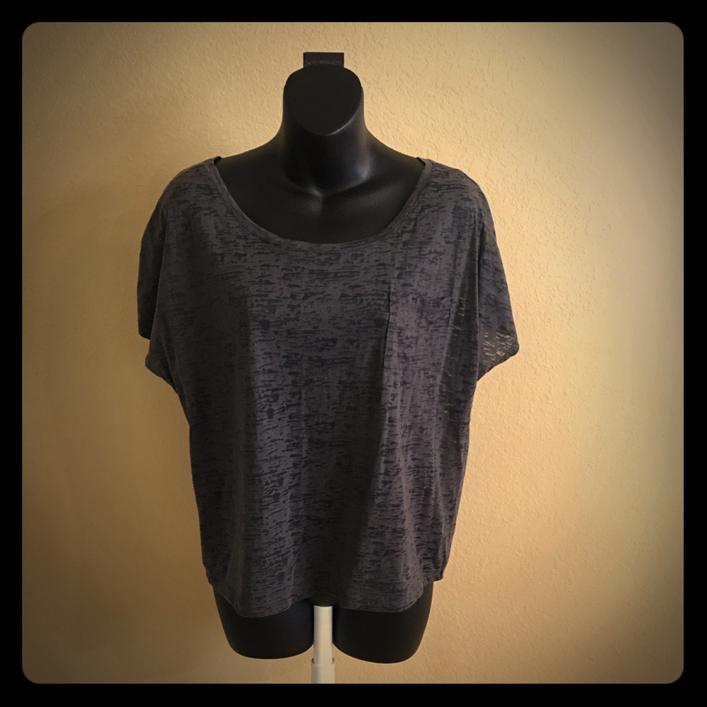 Gray short sleeve shear top with pocket