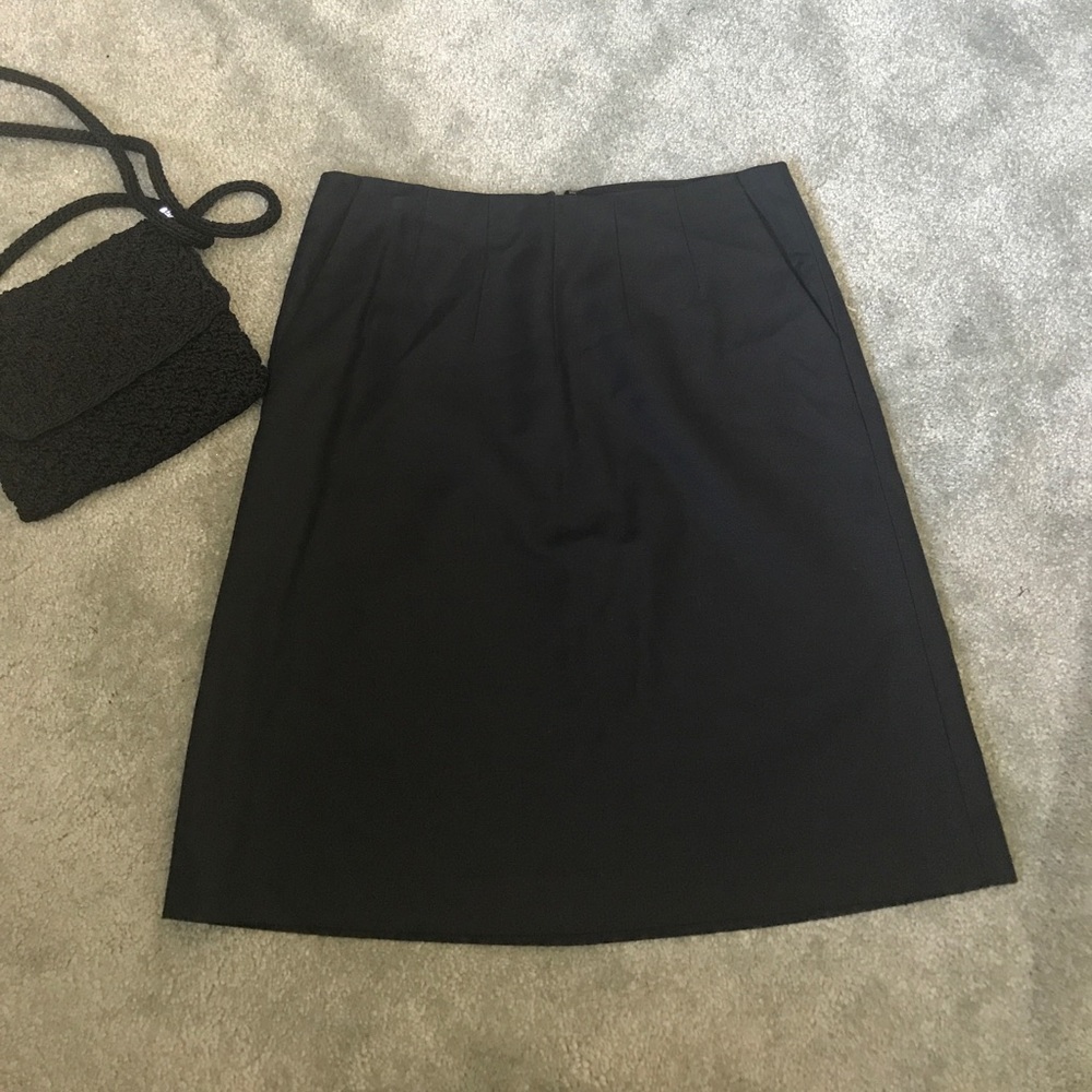 BANANA REPUBLIC Black Stretch Skirt with Pockets