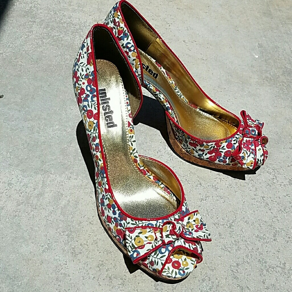 *Last Price!* Unlisted Floral Cork Pumps