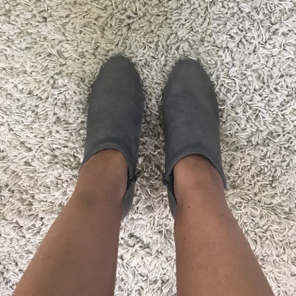 Dexflex, super comfy grey ankle bootie heels. - Picture 2 of 5