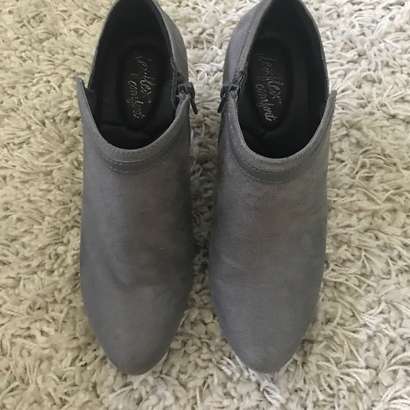 Dexflex, super comfy grey ankle bootie heels. - Picture 3 of 5
