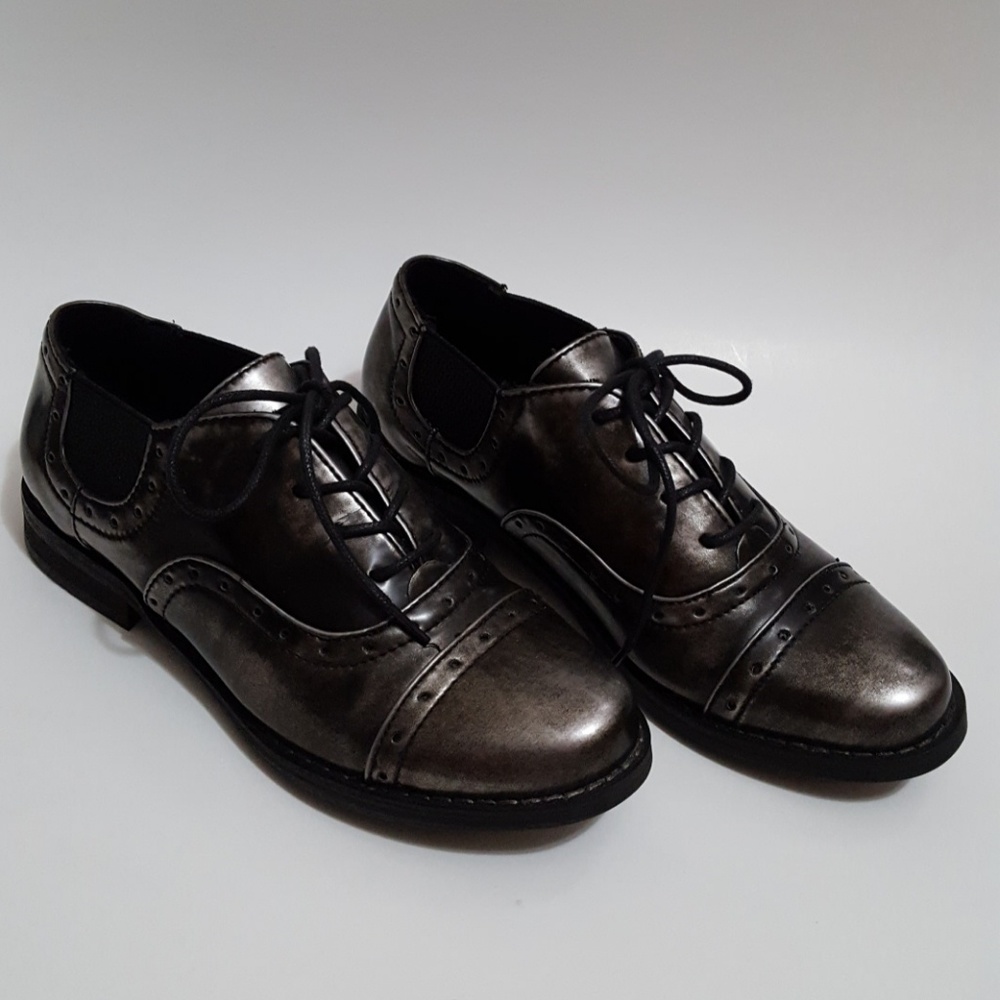🚫SOLD🛇 Silver & Black Oxfords (size: 6)