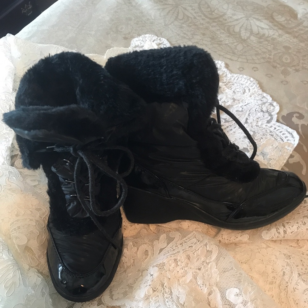 ⬇️Black patent and nylon fur slouch boot