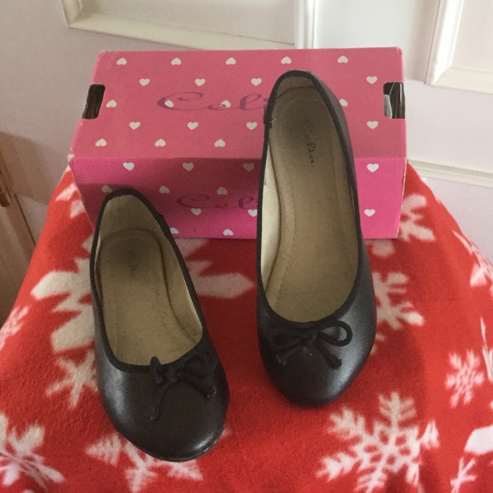 Black dress shoes