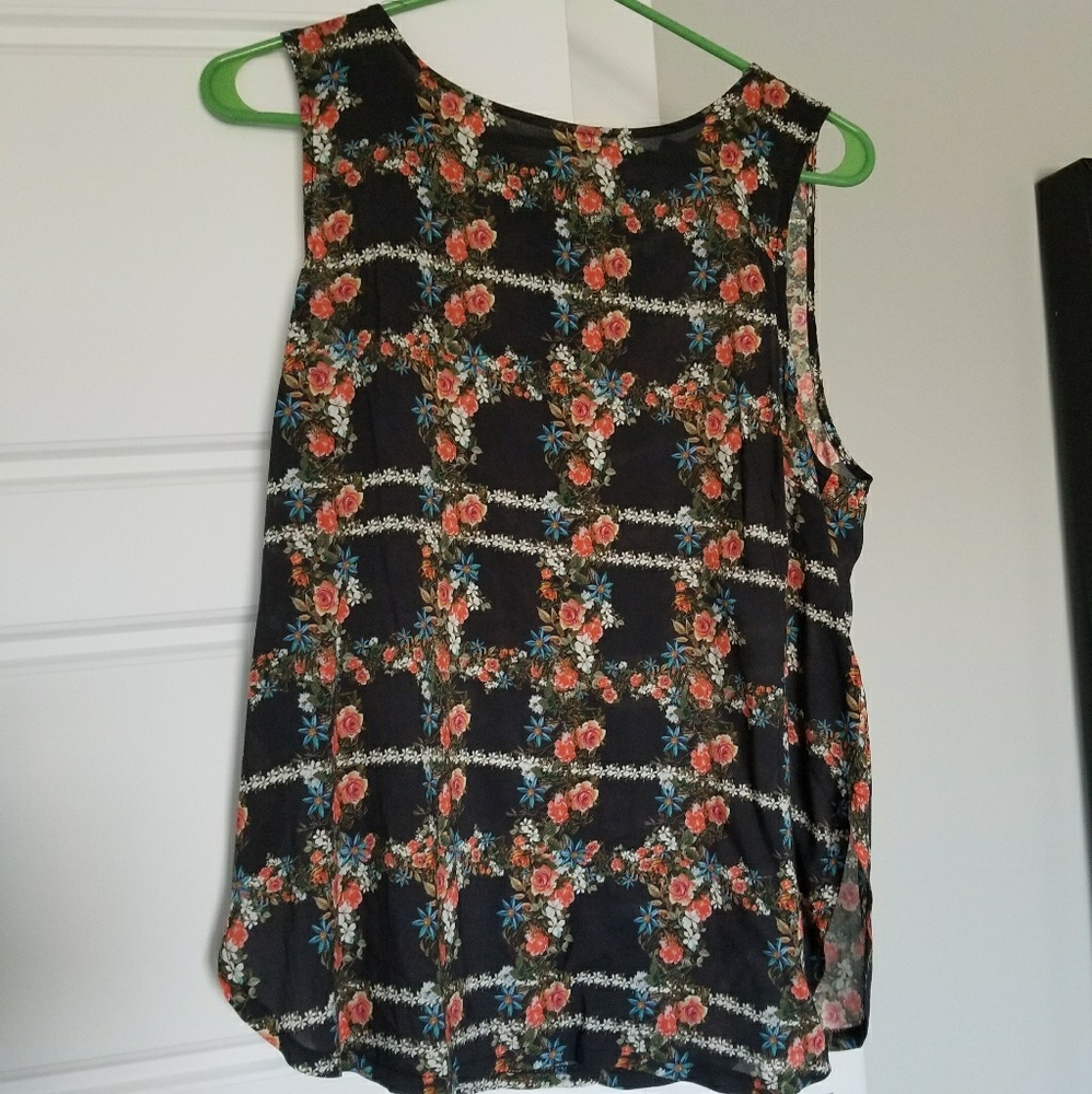 Darling floral blouse tank