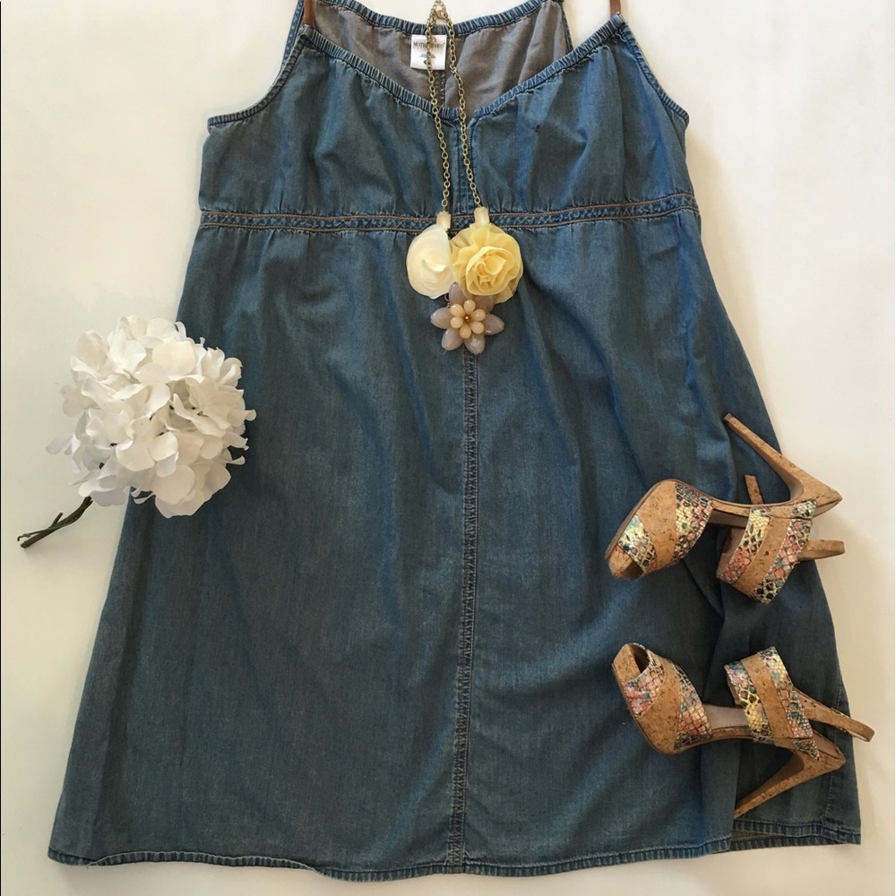 Motherhood maternity Jean dress size Largr