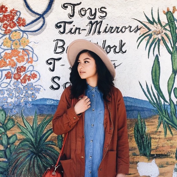 Meet your Posher, Kendra - Picture 1 of 1