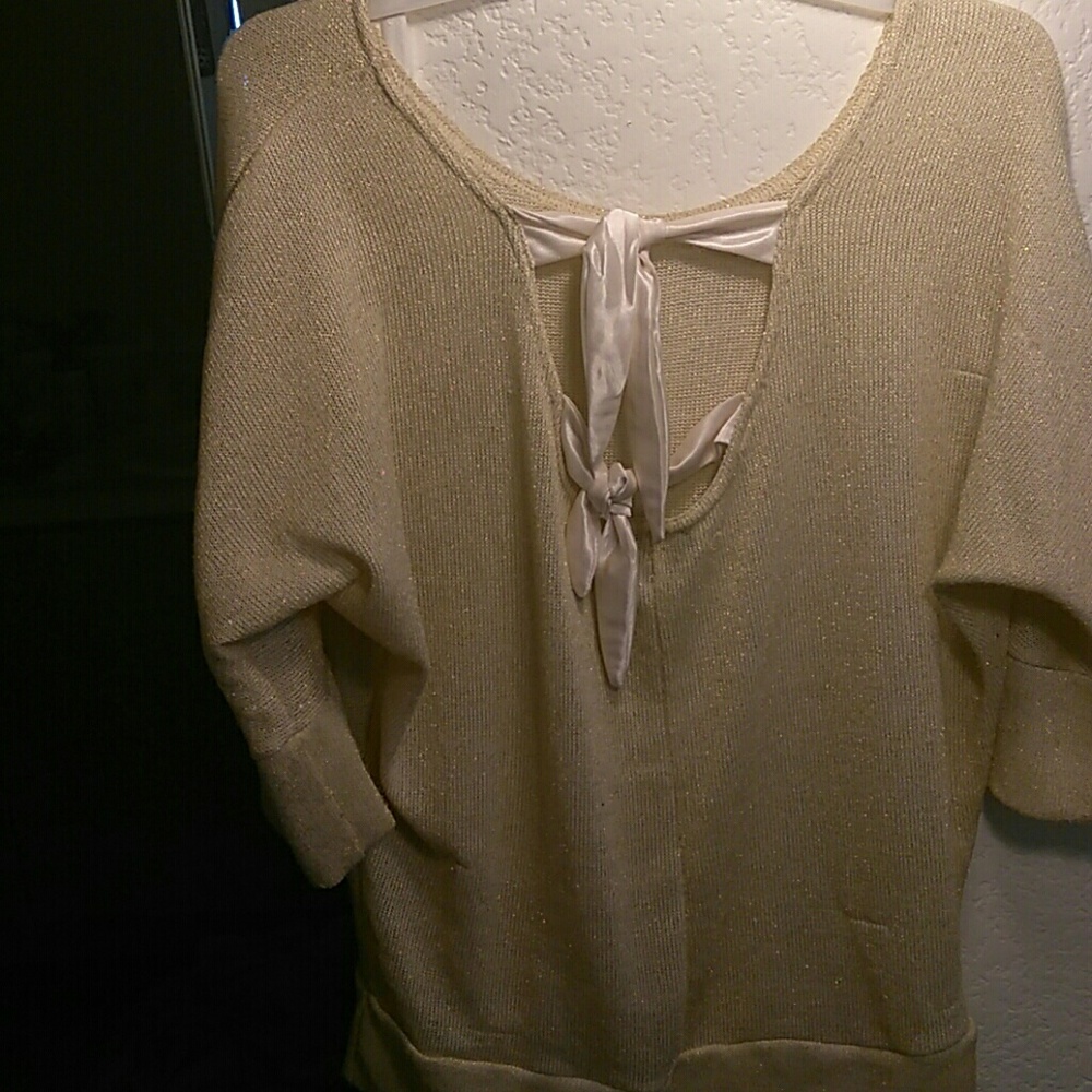 Beautiful mid arm gold and cream blouse