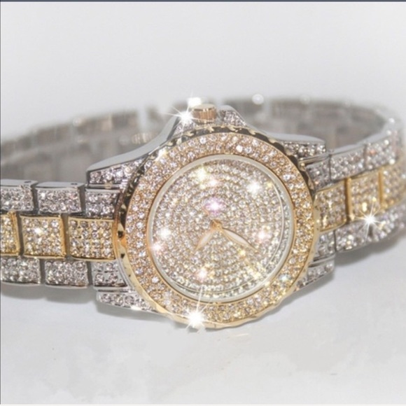 Very Shiny Crystal Wristwatch - Picture 2 of 13