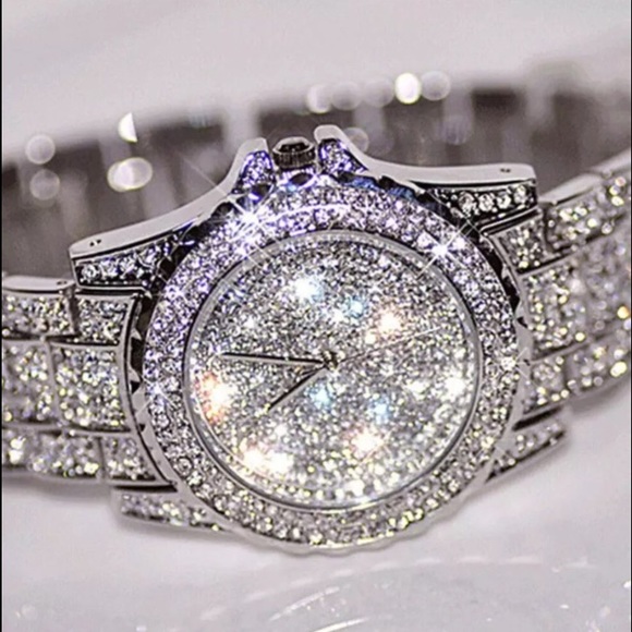 Very Shiny Crystal Wristwatch - Picture 3 of 13