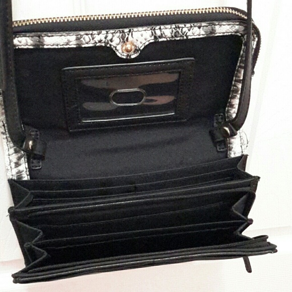 Liz Claiborne snake skin purse.  Nice - Picture 5 of 5