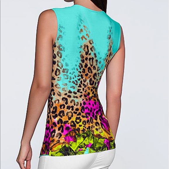 😍Stunning Animal Print Blouse Brand New and HOT! - Picture 2 of 5