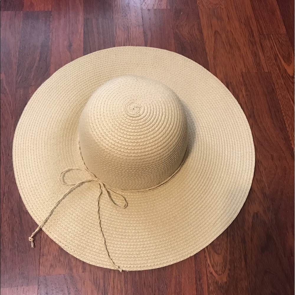 Floppy sun hat