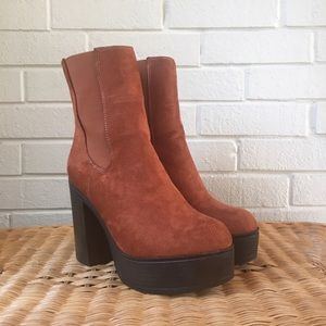 Platform Chelsea Boot