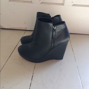 Torrid black side zip wedge bootie size 10.