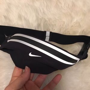 stretchy fanny pack
