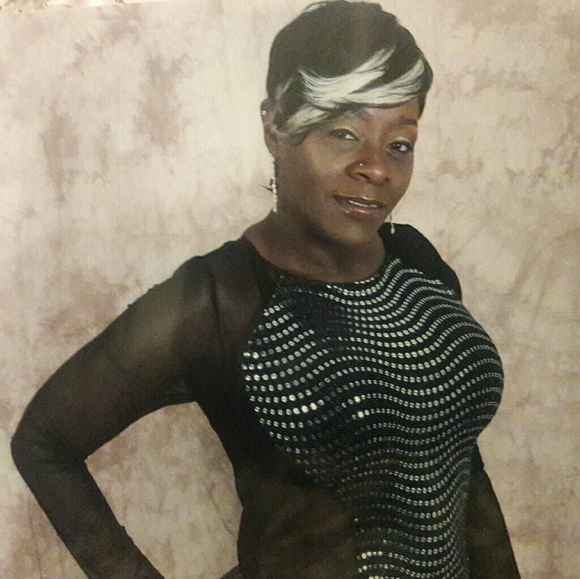 Semi/formal gown - Picture 4 of 8