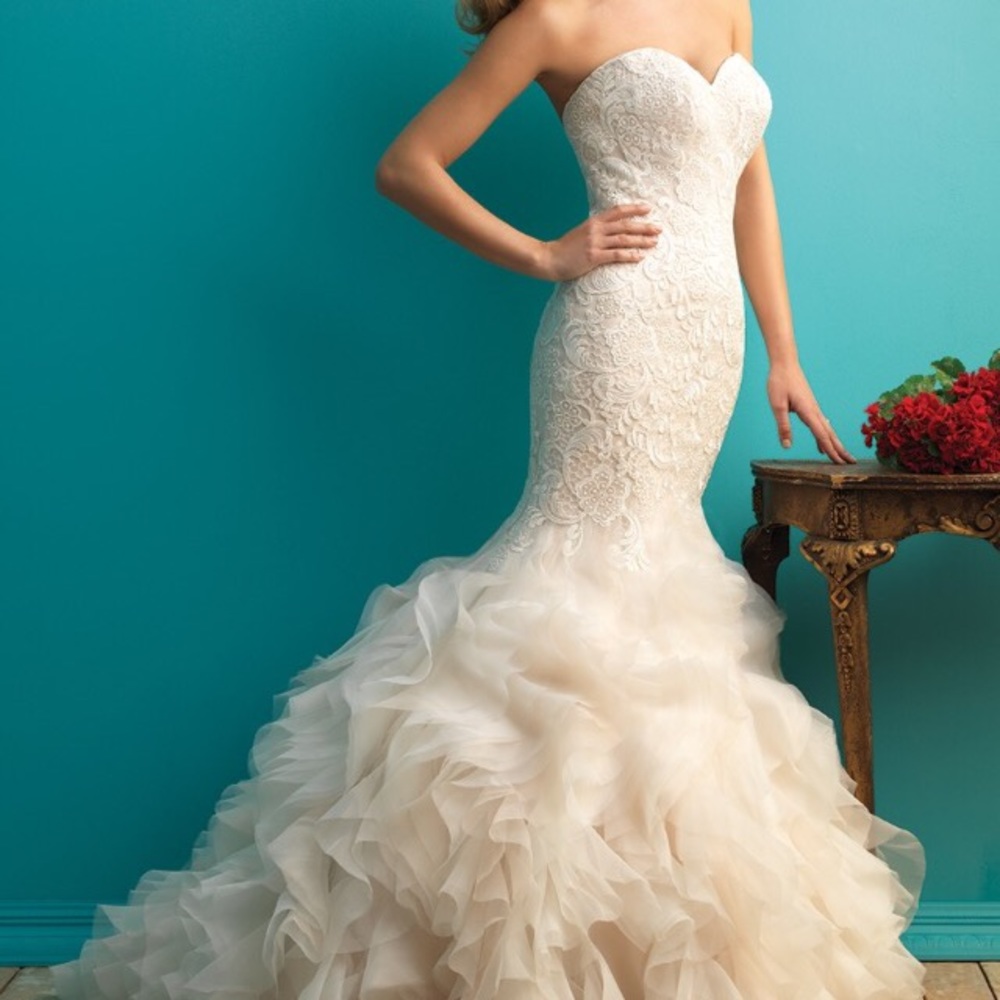Beautiful wedding gown!!! 😍😍😍