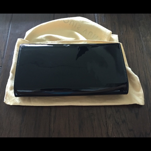 Louis Vuitton Clutch - Picture 7 of 8