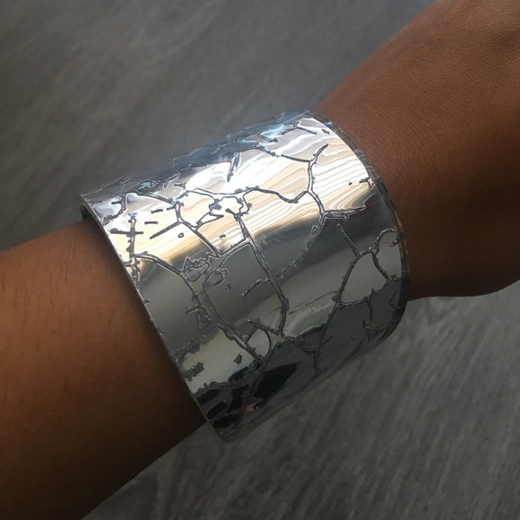 Nastygal Metallic Cuff - Picture 3 of 3