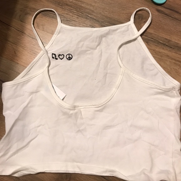 White crop top - Picture 2 of 3