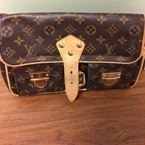 Louis Vuitton Hudson Shoulder & matching wallet