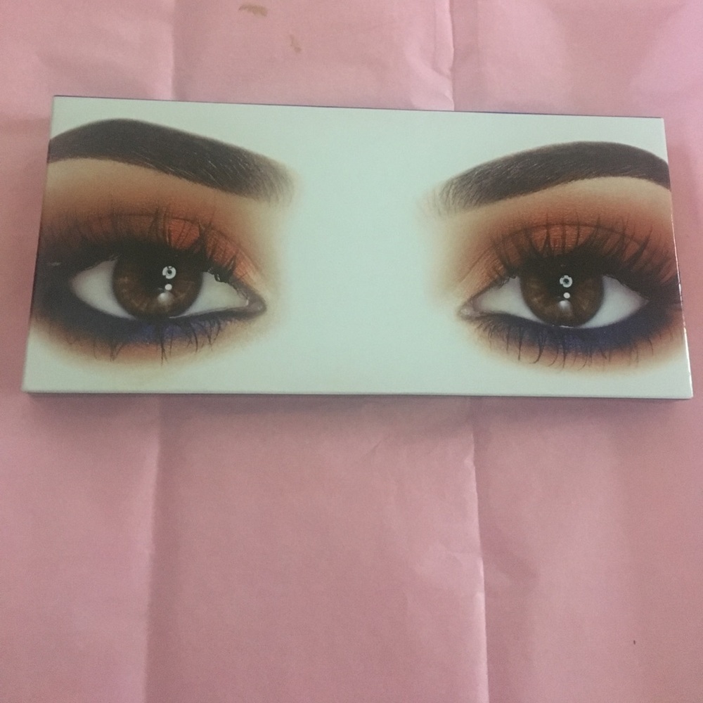 UNOPENED!!!! Kylie Royal Peach Palette