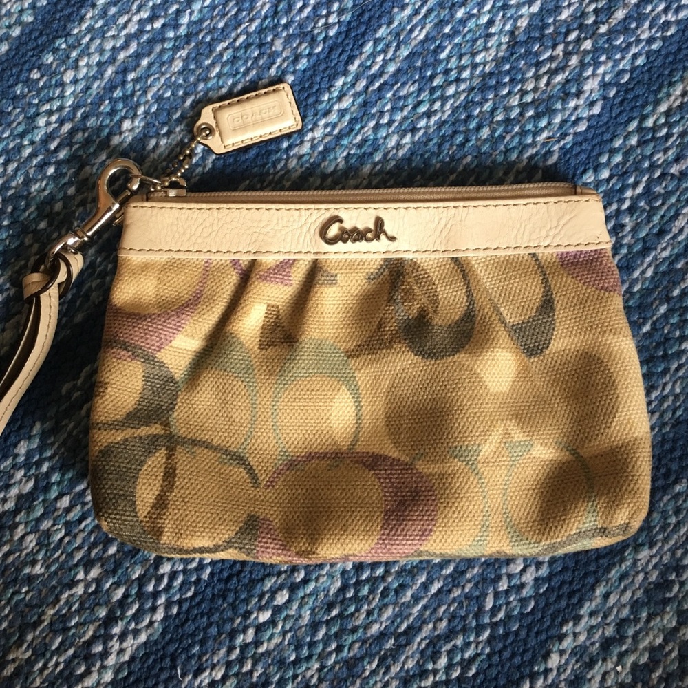 Coach wristlet 💕