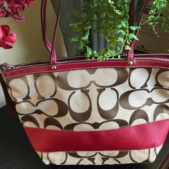 Coach - Picture 2 of 4