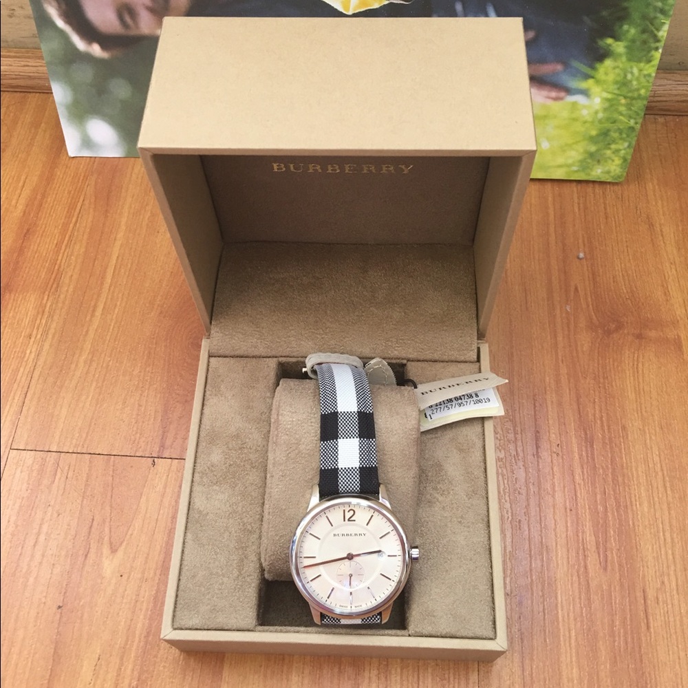 NWT Burberry men watch