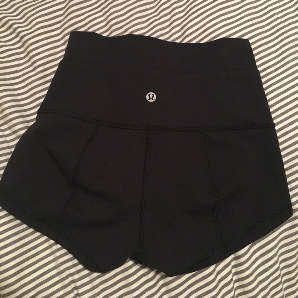 Hi rise wonder under shorts