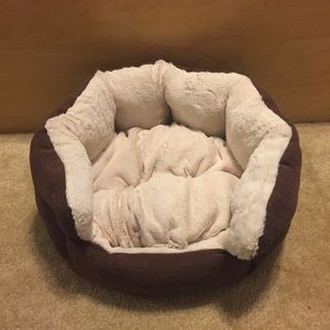 SOLD - NWOT cat/small dog bed.