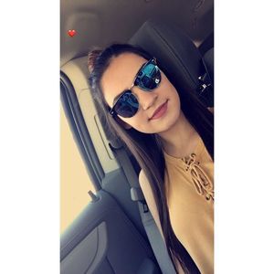 Meet your Posher, Lexi